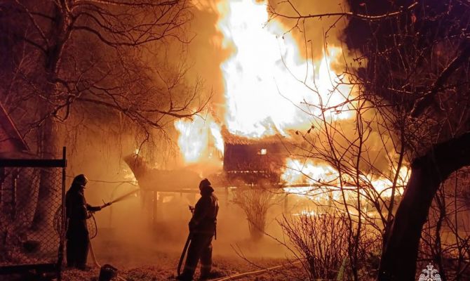 За сутки в Тульской области горели два частных дома и дача