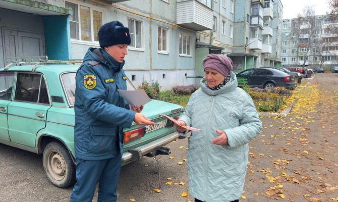 Жителям Кимовска и Новомосковска провели беседу на тему пожарной безопасности