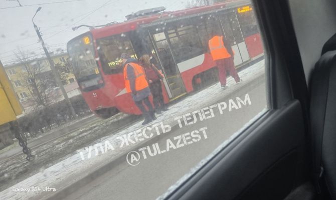 Названа причина схода трамвая с рельсов на Зеленстрое в Туле 
