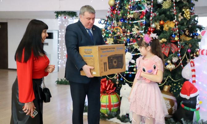 Глава администрации исполнил желание юной тулячки 