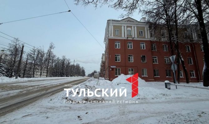 «Царь-сугроб» и «тротуар препятствий» появились на улице Марата в Туле