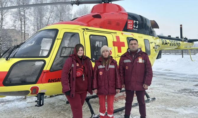 76-летнюю бабушку из Плавска доставили в больницу на вертолете