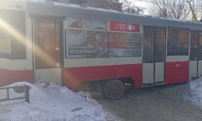 Трамвай сошел с рельсов в Туле