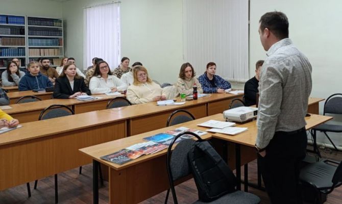 Студентам из Тулы рассказали о рисках интернет-знакомств