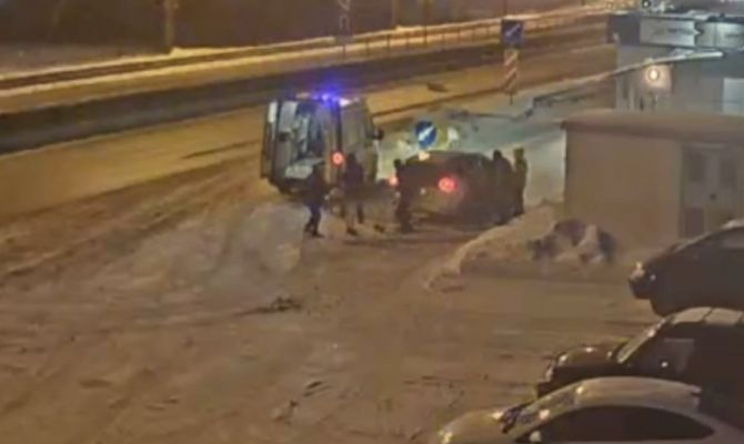 В соседней Калужской области женщина родила прямо на трассе