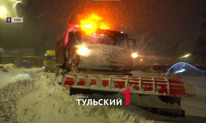 Тулякам рассказали, какие реагенты используют для борьбы со льдом