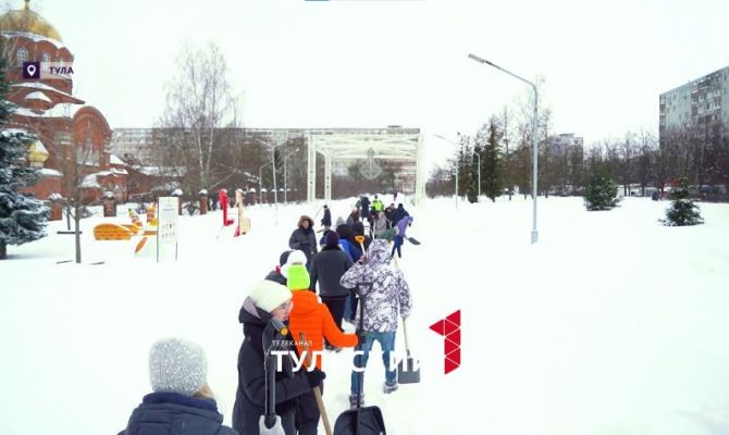 Туляки устроили против "Валли" снежный субботник