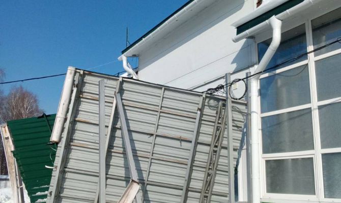 В Суворове из-за схода снега обрушился козырек ФОКа: прокуратура внесла представление