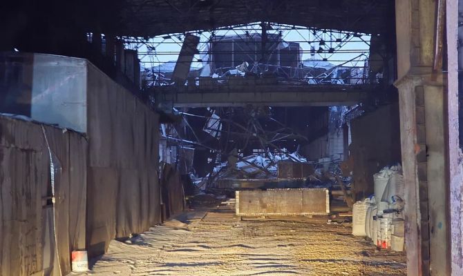 Спасатели завершили поиск людей под завалами цеха в Узловой