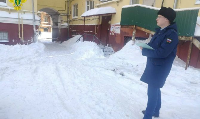 Тульскую УК наказали за неубранный снег у дома на проспекте Ленина