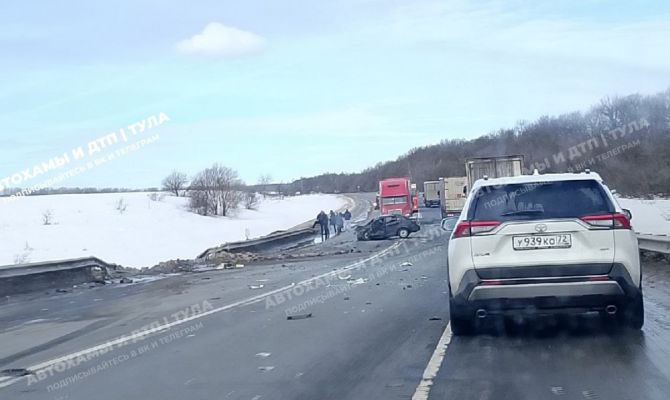 Смертельное ДТП с участием четырех авто произошло под Тулой