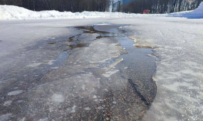 Каток растаял в Центральном парке в Туле