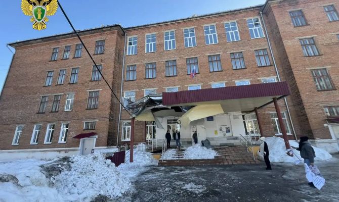 В Новомосковске 900 школьников перевели на дистант из-за снегосхода