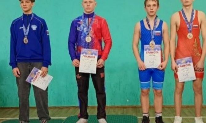 Тульские борцы разыграли медали на турнире памяти заслуженного тренера Белоусова