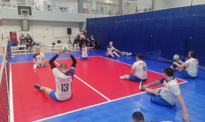 В Алексине проходит чемпионат России по волейболу сидя в дивизионе Лига героев