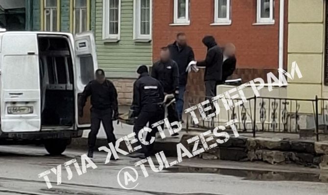 В фонтане на улице Оборонной в Туле нашли труп