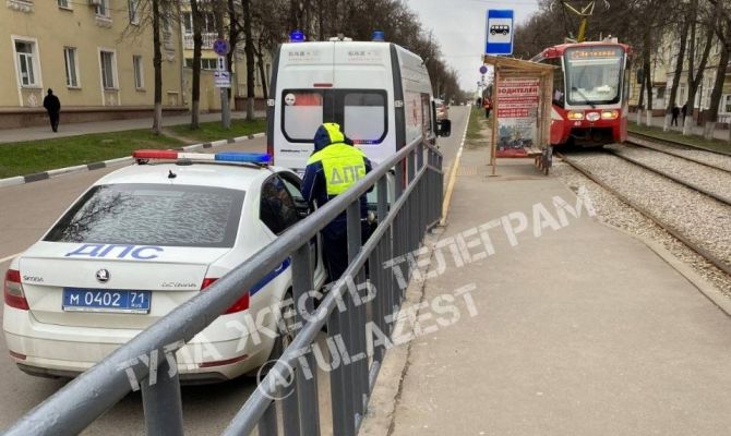 Пожилая тулячка получила травму во время поездки в трамвае