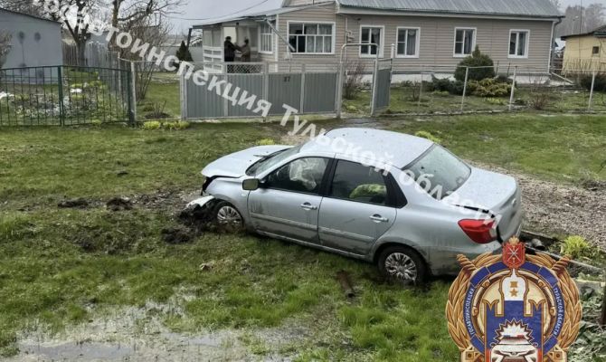 Под Тулой «Датсун» съехал в кювет и перевернулся