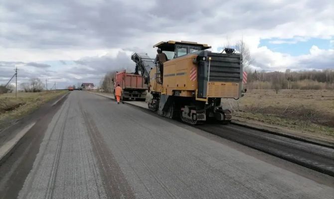 В Веневском районе продолжают ремонтировать дорогу
