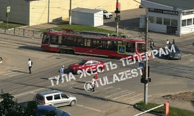 Названа причина схода трамвая с рельсов на улице Коминтерна в Туле