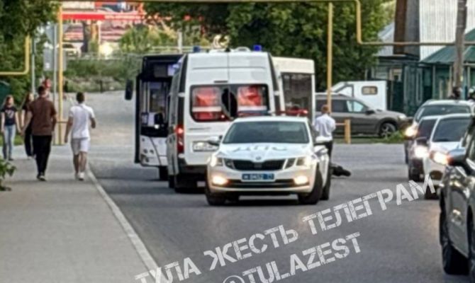 В Туле на улице Кирова автобус сбил мотоциклиста