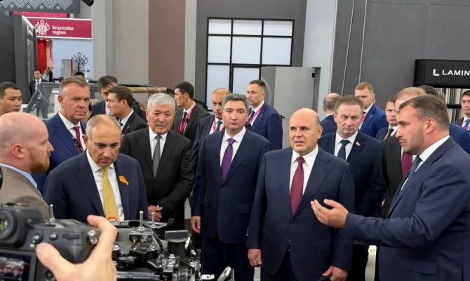 Михаил Мишустин посетил стенд Тульской области на "Иннопроме-2026"