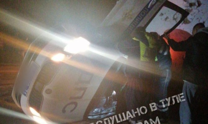 В Алексине ночью перевернулась машина ДПС