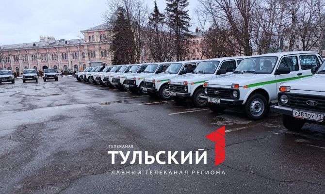 Губернатор Алексей Дюмин вручил новые автомобили тульским медикам