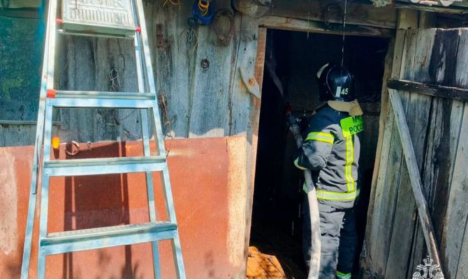 В поселке Бобрик под Белевом сгорела "заброшка"