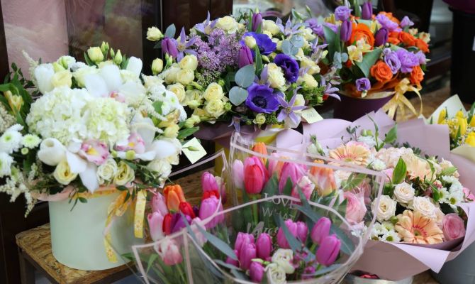 Сколько туляки потратили на цветы и подарки к 8 Марта