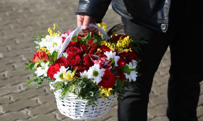 Женщины назвали самые желанные подарки на 8 Марта