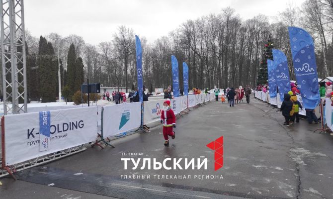 Драконы, джедаи и герои "Иронии судьбы": в Туле прошел традиционный забег Дедов Морозов