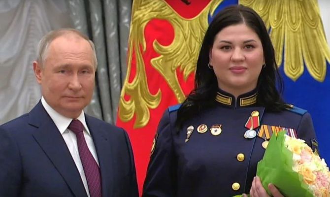 Владимир Путин вручил тульской медсестре Кристине Ким Медаль Суворова