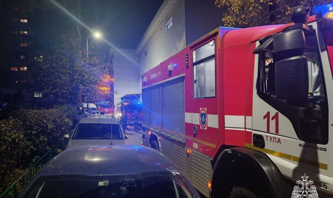 При пожаре в Туле сотрудники МЧС спасли 17 человек