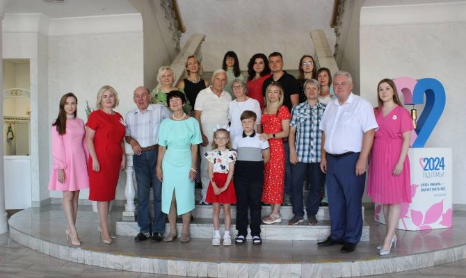 В Туле наградили семейные пары, победившие в конкурсе на лучшую летопись семьи