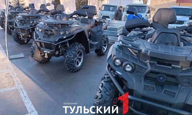 Алексей Дюмин и Виктор Золотов вручили новую технику тульским росгвардейцам