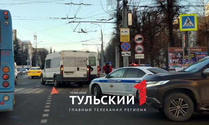 На проспекте Ленина в Туле столкнулись две маршрутки