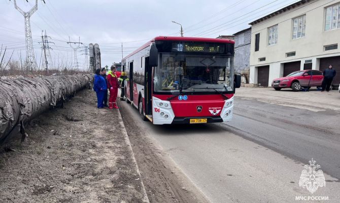 Тульские спасатели помогли пострадавшему в ДТП с автобусом