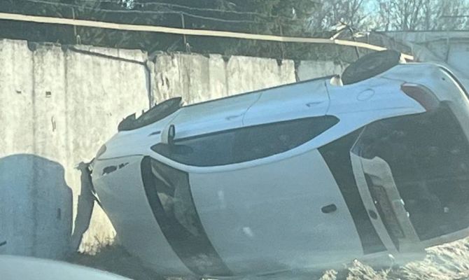 На Алексинском шоссе в Туле перевернулся "Фольксваген"