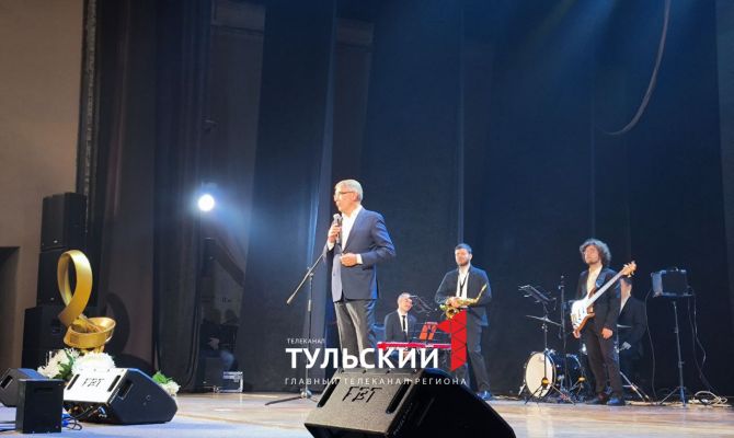 Дмитрий Миляев спел Алле Суриковой песенку Крокодила Гены