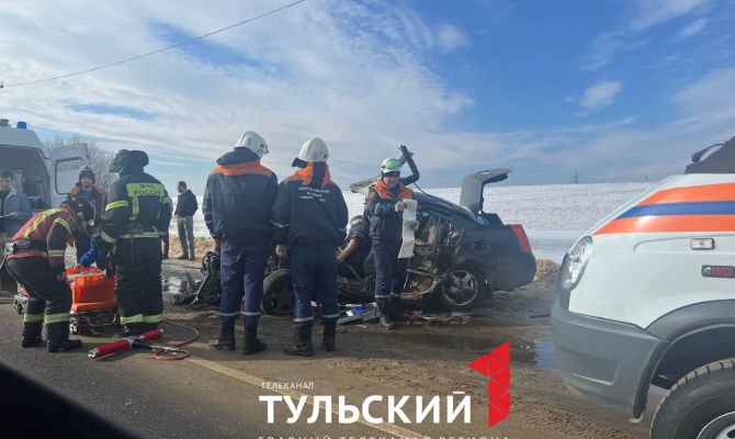 Страшное ДТП в Щекинском районе: легковушка превратилась в груду металлолома