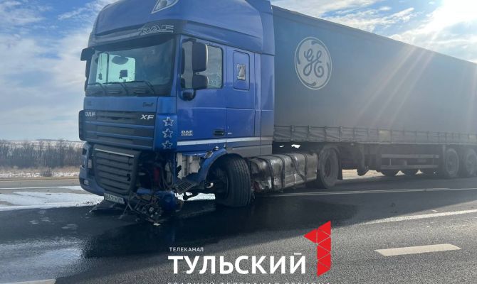 В результате столкновения иномарки с фурой в Щекинском районе погиб мужчина