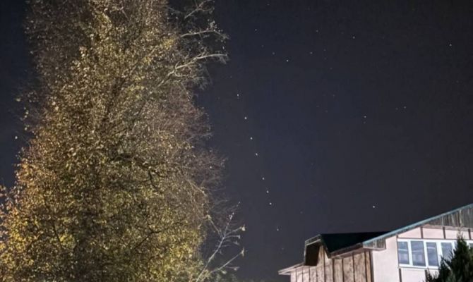 В небе над Тульской областью заметили спутники Илона Маска