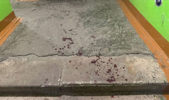 В Донском мужчина зарезал знакомого на лестничной площадке