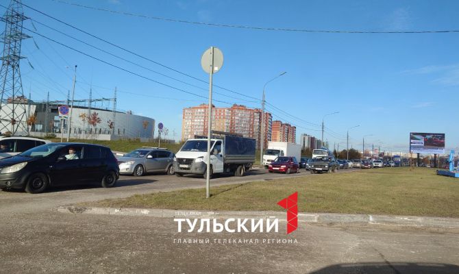 Улица Рязанская в Туле встала в огромной пробке