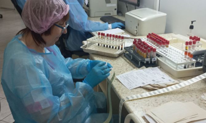 Тулякам рассказали, чем отличается кровь из пальца и вены