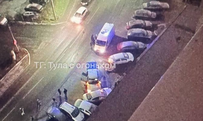 В Туле водитель Dodge врезался в 6 припакованных автомобилей