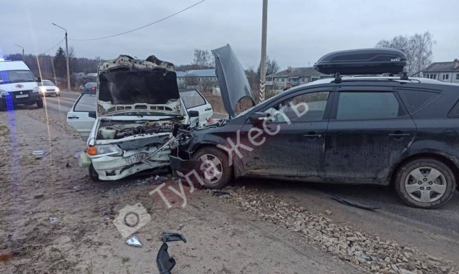 Два человека пострадали при лобовом столкновении на трассе "Тула-Белев"