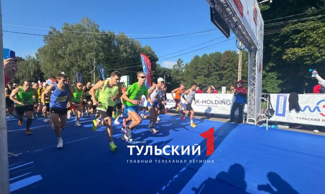 1700 бегунов вышли на старт полумарафона "Тула"