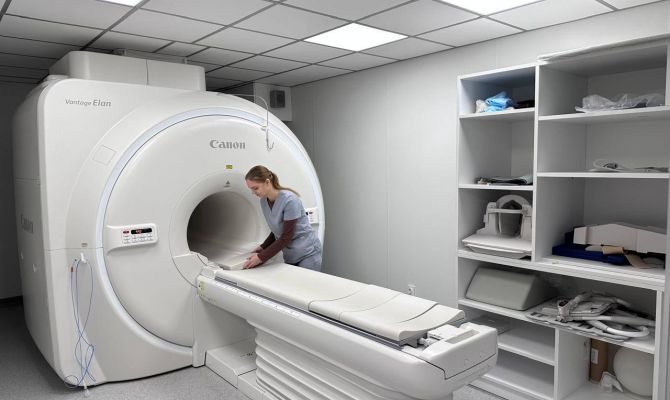 В больнице Новомосковска появился новый аппарат МРТ